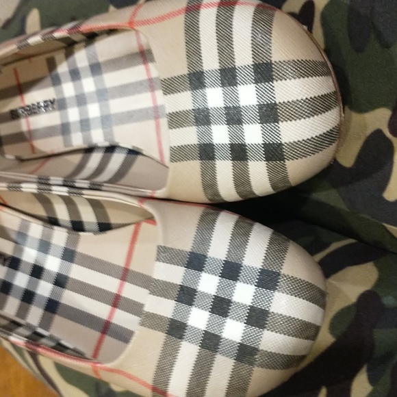 Authentic BURBERRY FLAT SHOES - Picture 6 of 10